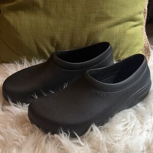 CROCS Classic Black Clogs